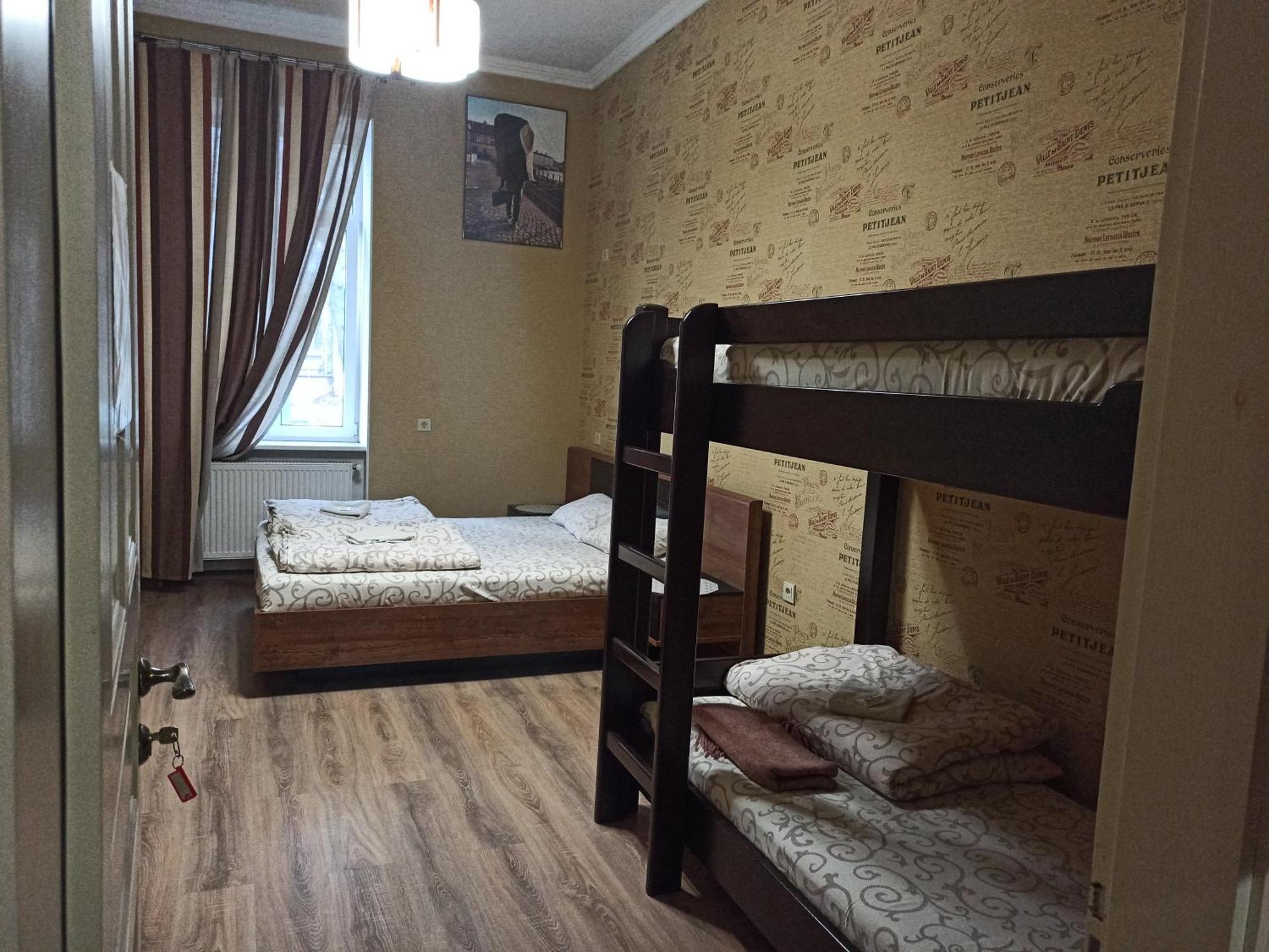 Hostel Q ,15 Хв До Жд Вокзалу 리비프 외부 사진